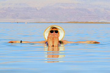 donna relax in acqua